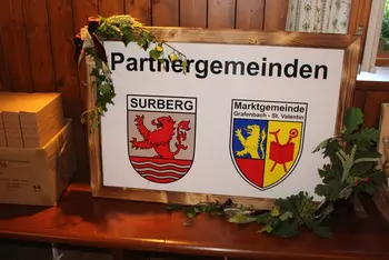 Festabend Partnergemeinde Grafenbach-St. Valentin in Surberg-Geschenk